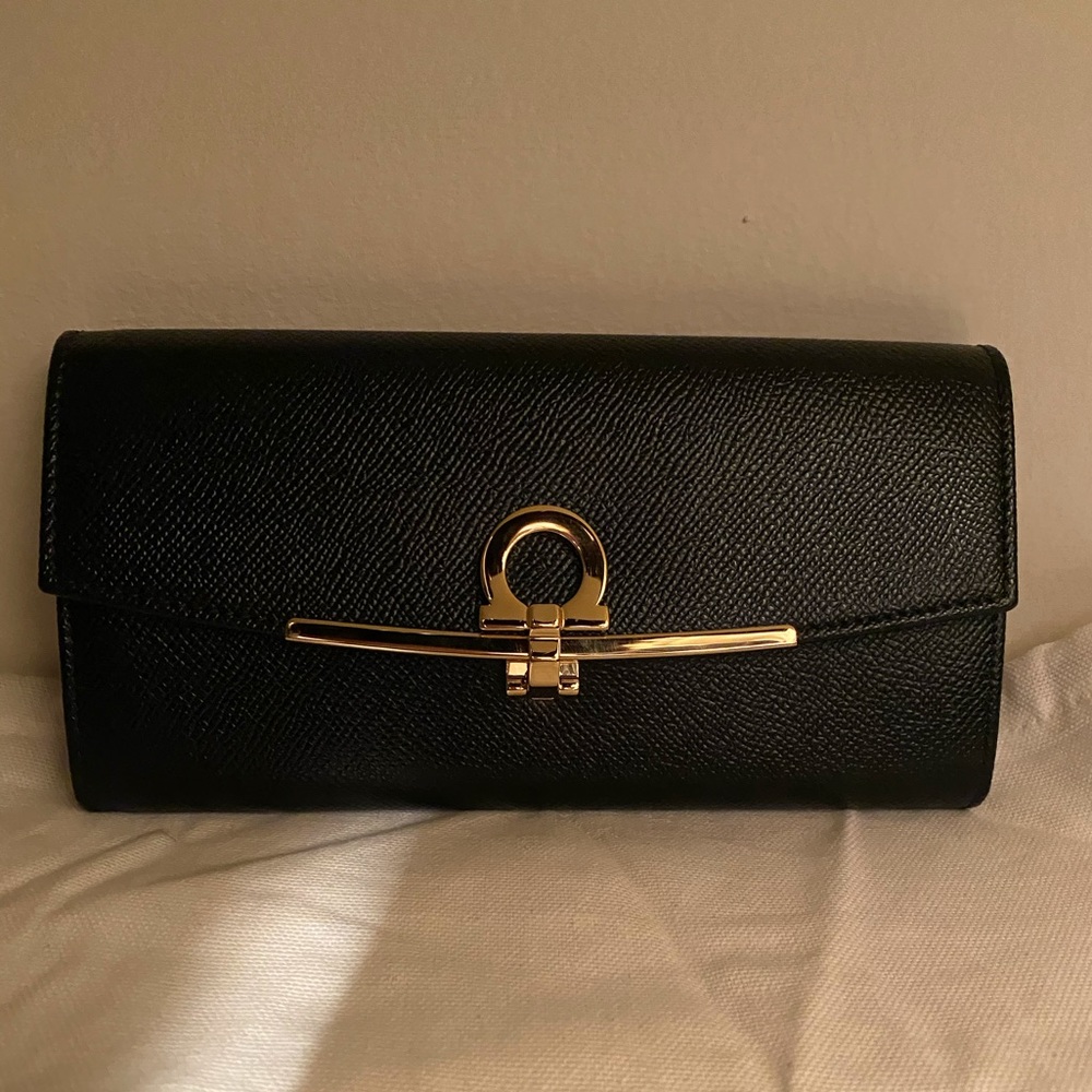 NWT Salvatore Ferragamo Icona Continental Wallet